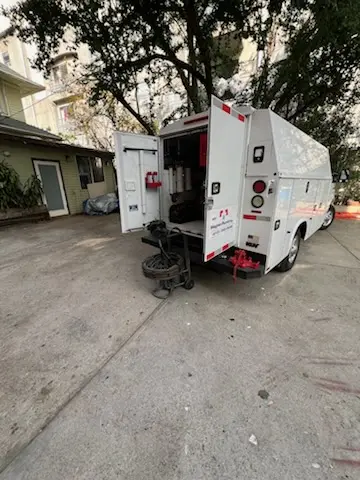 Magnet Plumbing service vehicle on-site for Grease Trap Cleaning in San Martin