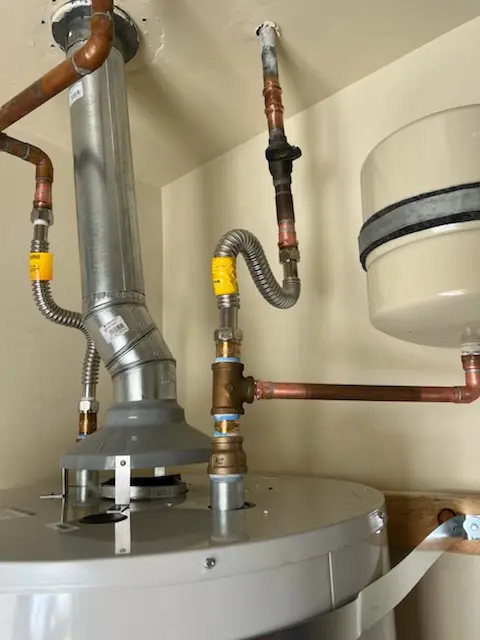 Water heater installation and plumbing repair in San Martin